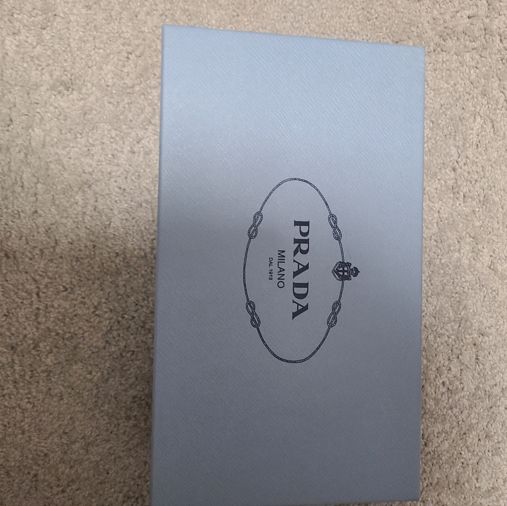 Prada shoes - Picture 2 of 8